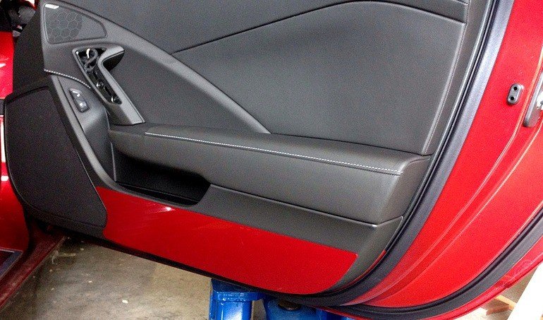 C7 Corvette Painted Door Kick Guards Southerncarparts Com
